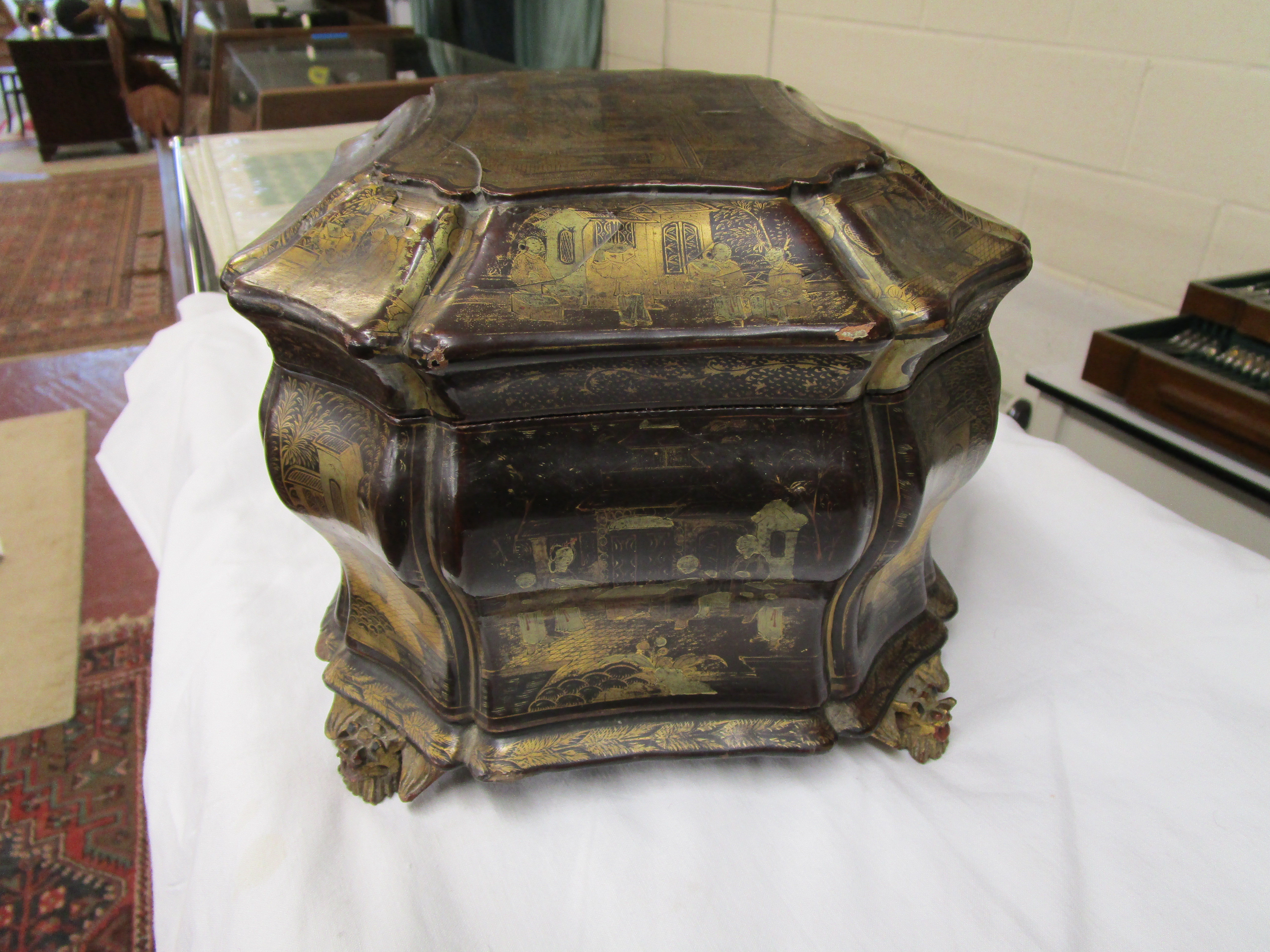 Early 19C Oriental lacquered tea caddy with containers - Image 4 of 4