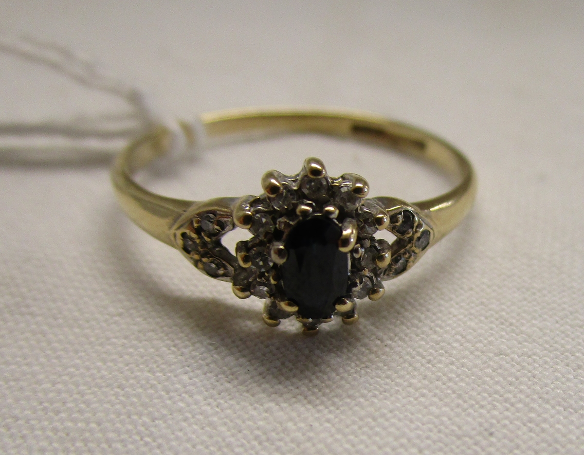 Gold sapphire set ring