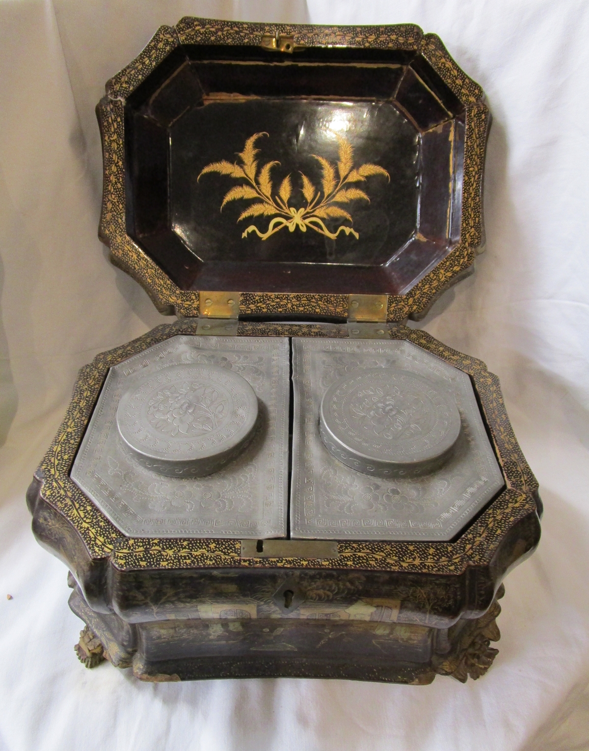 Early 19C Oriental lacquered tea caddy with containers