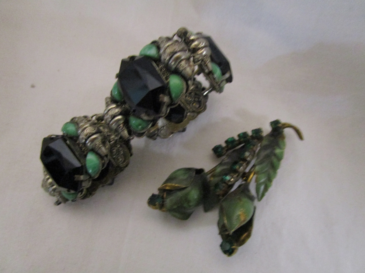 Green stone bracelet & brooch