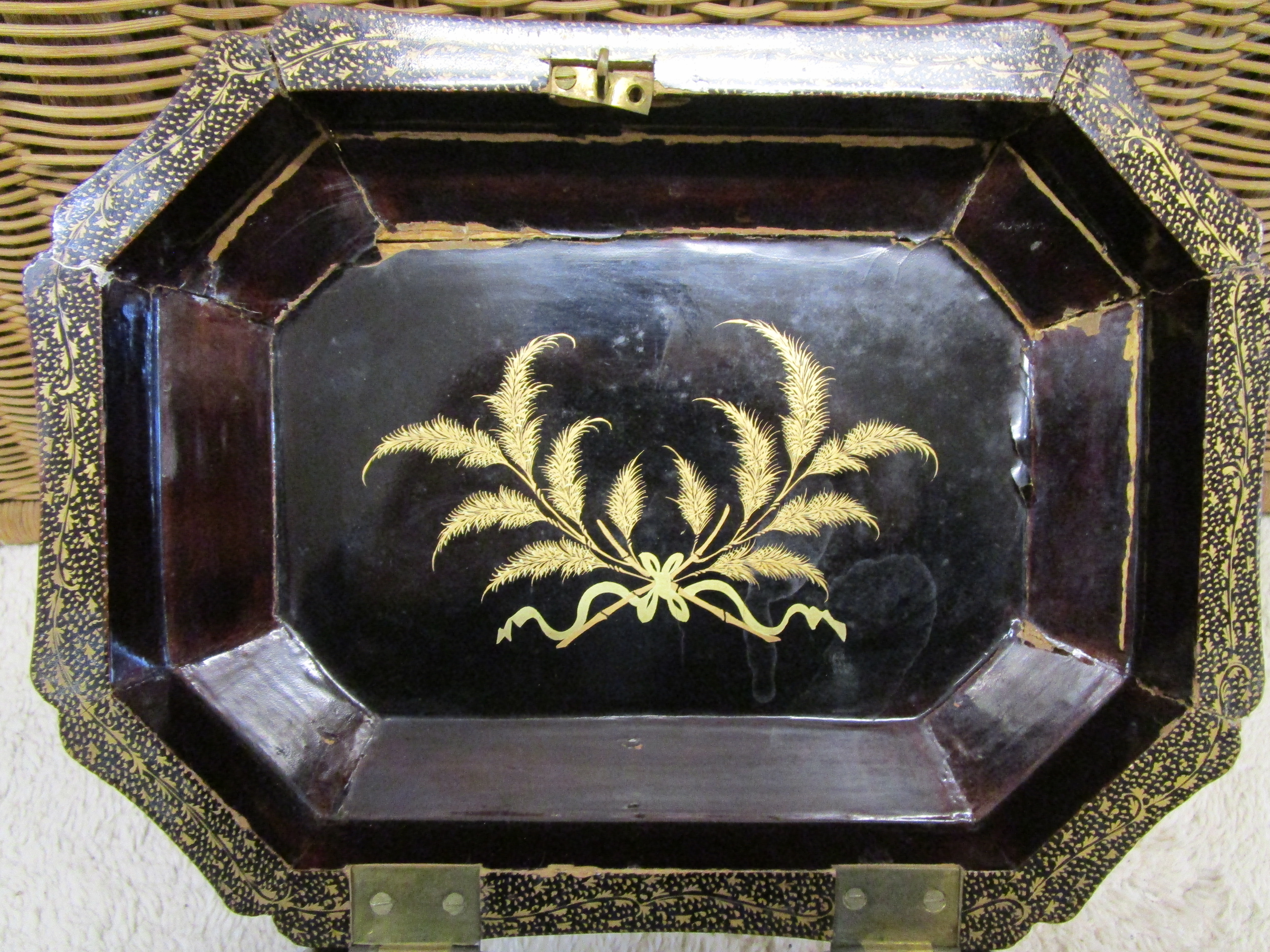Early 19C Oriental lacquered tea caddy with containers - Image 2 of 4
