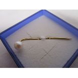 Gold stick pin with cultured pearl