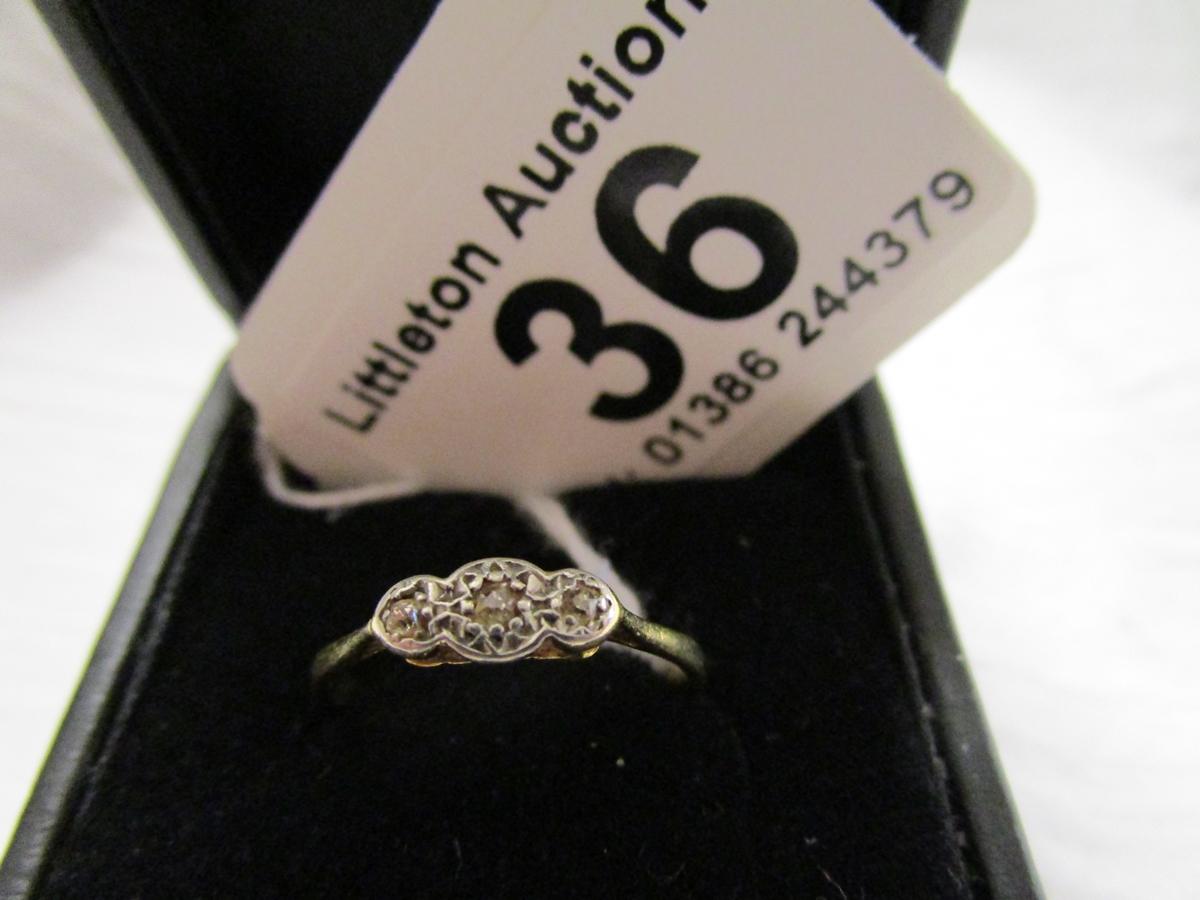 18ct gold 3 stone diamond ring