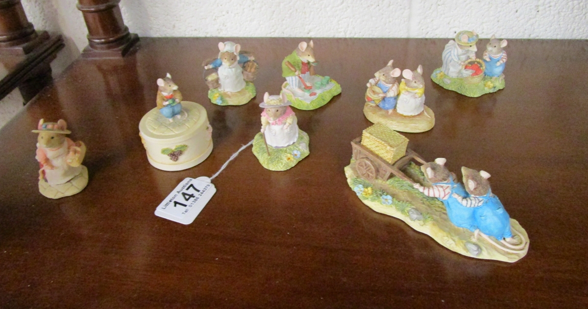 7 Brambly Hedge figurines & Brambly Hedge trinket box