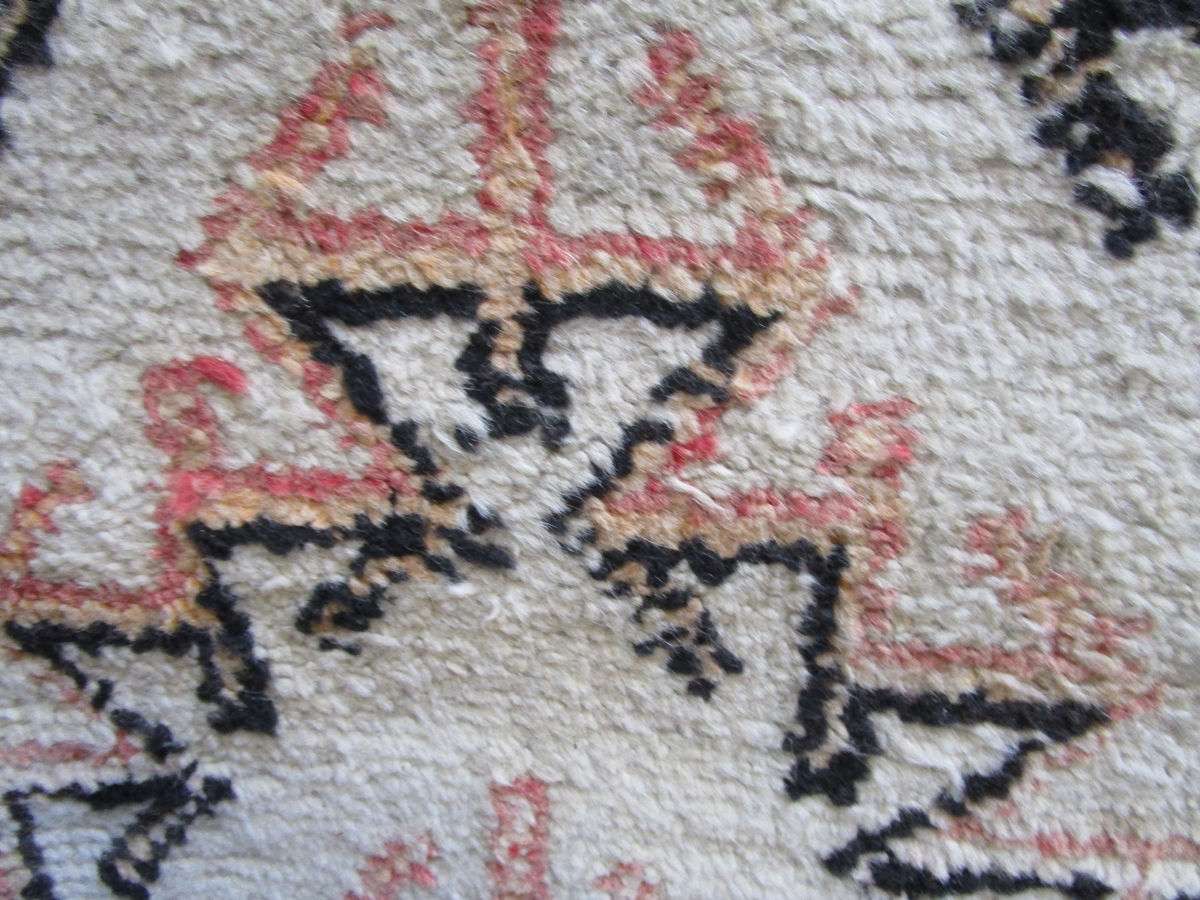 Large patterned Moroccan carpet - Image 3 of 4