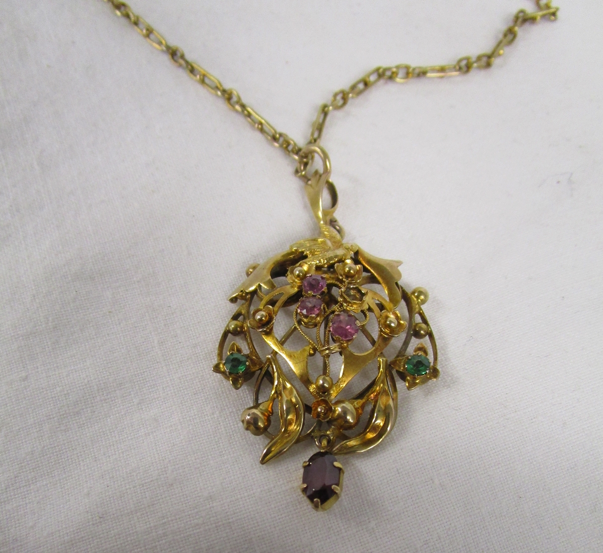 Antique gold pendant and chain (12g)