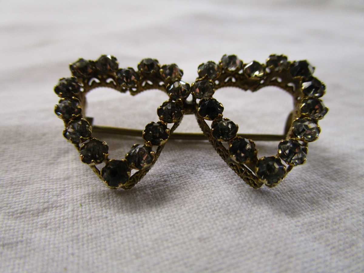 Victorian stone set set double heart brooch