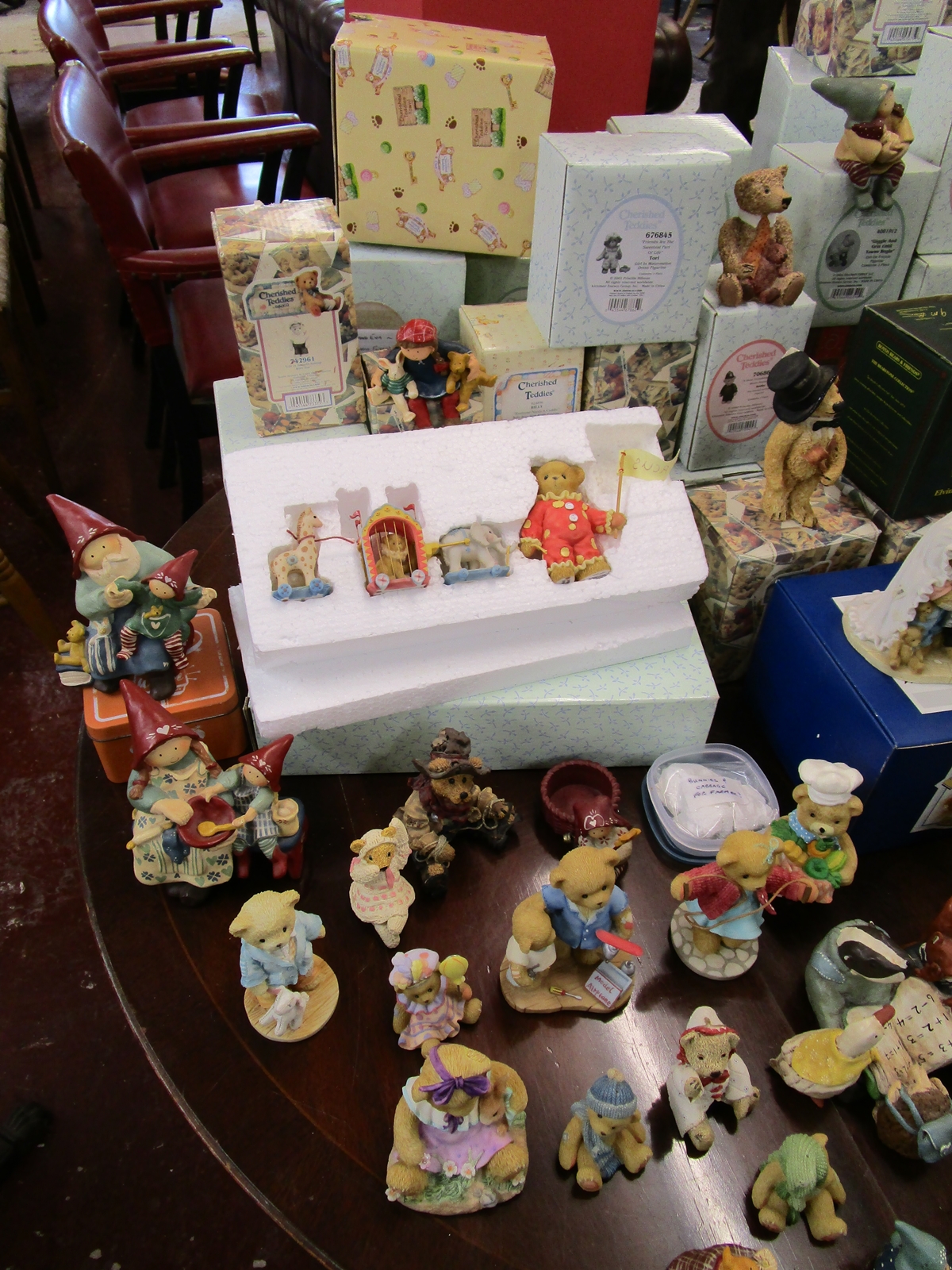 Huge collection of Cherished Teddies, Peter Fagan’s Bear and Me, Annekabouke Gnomy's Diaries etc. - Image 5 of 14