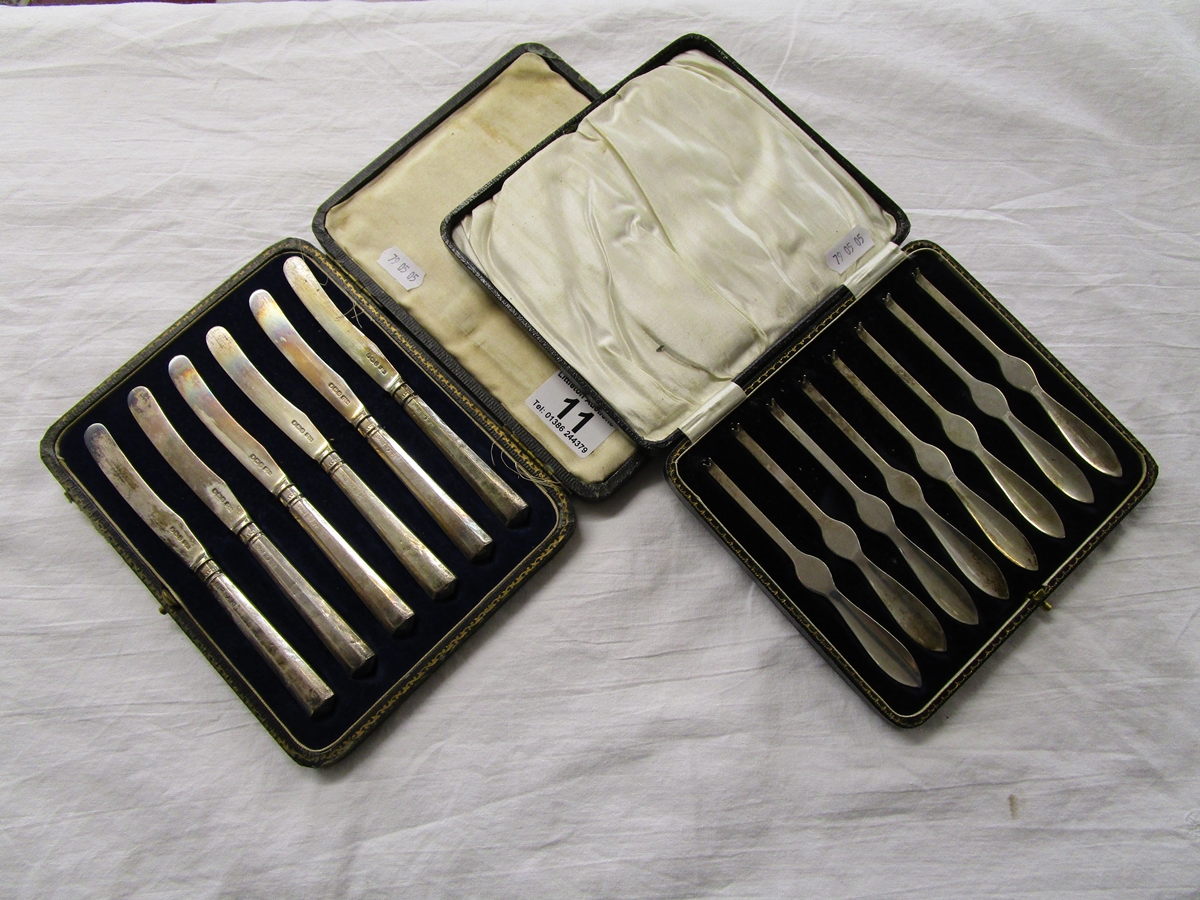 Boxed set of silver knives & boxed set of silver crab forks