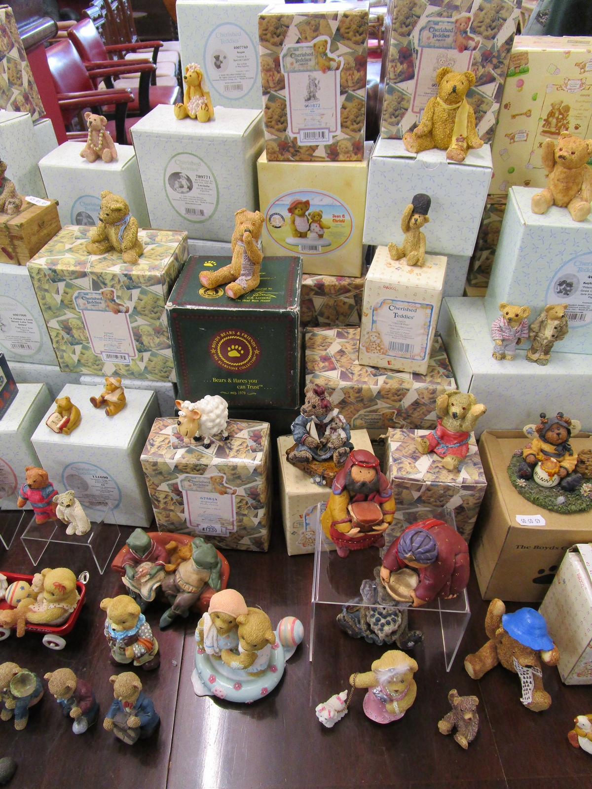 Huge collection of Cherished Teddies, Peter Fagan’s Bear and Me, Annekabouke Gnomy's Diaries etc. - Image 7 of 14