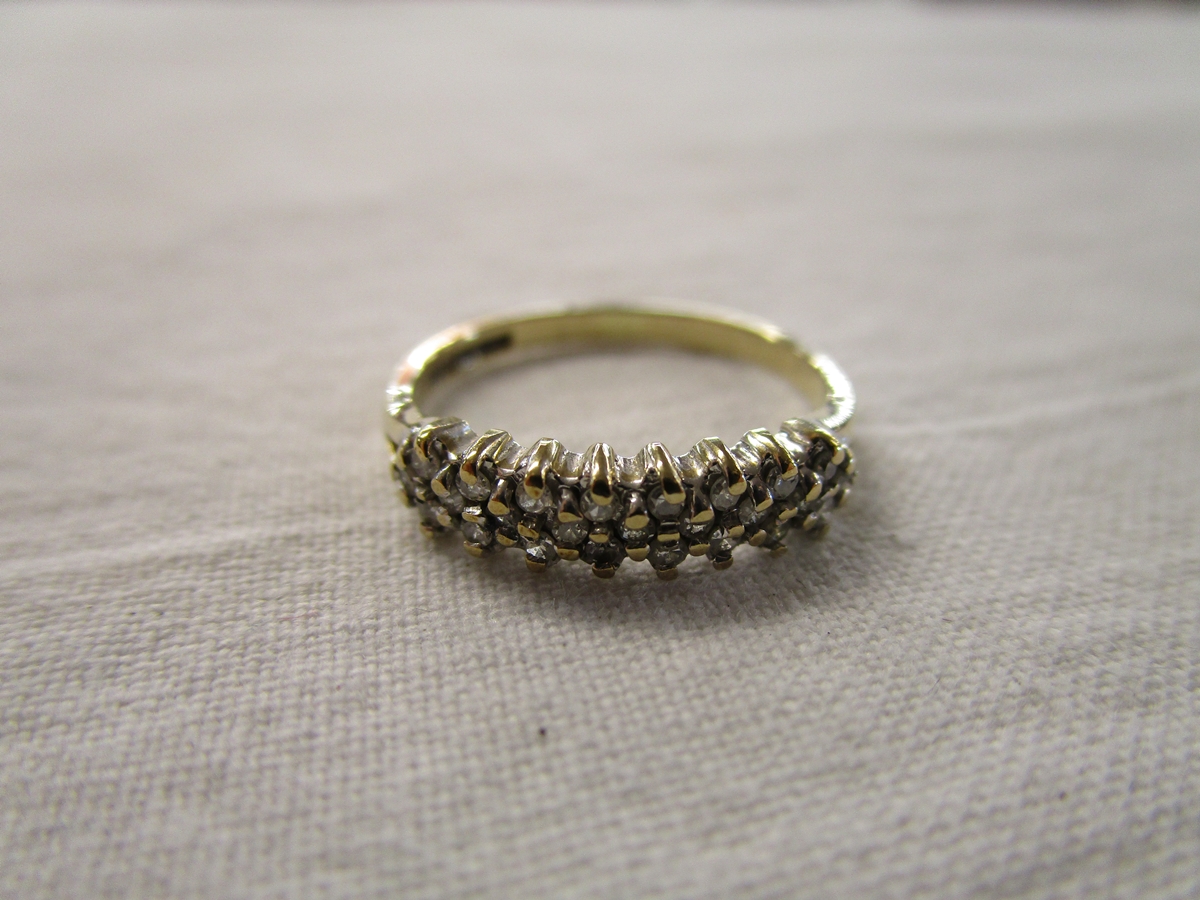 Gold diamond set ring