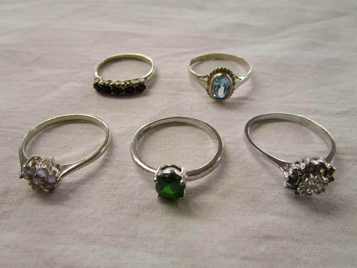 5 silver stone set rings