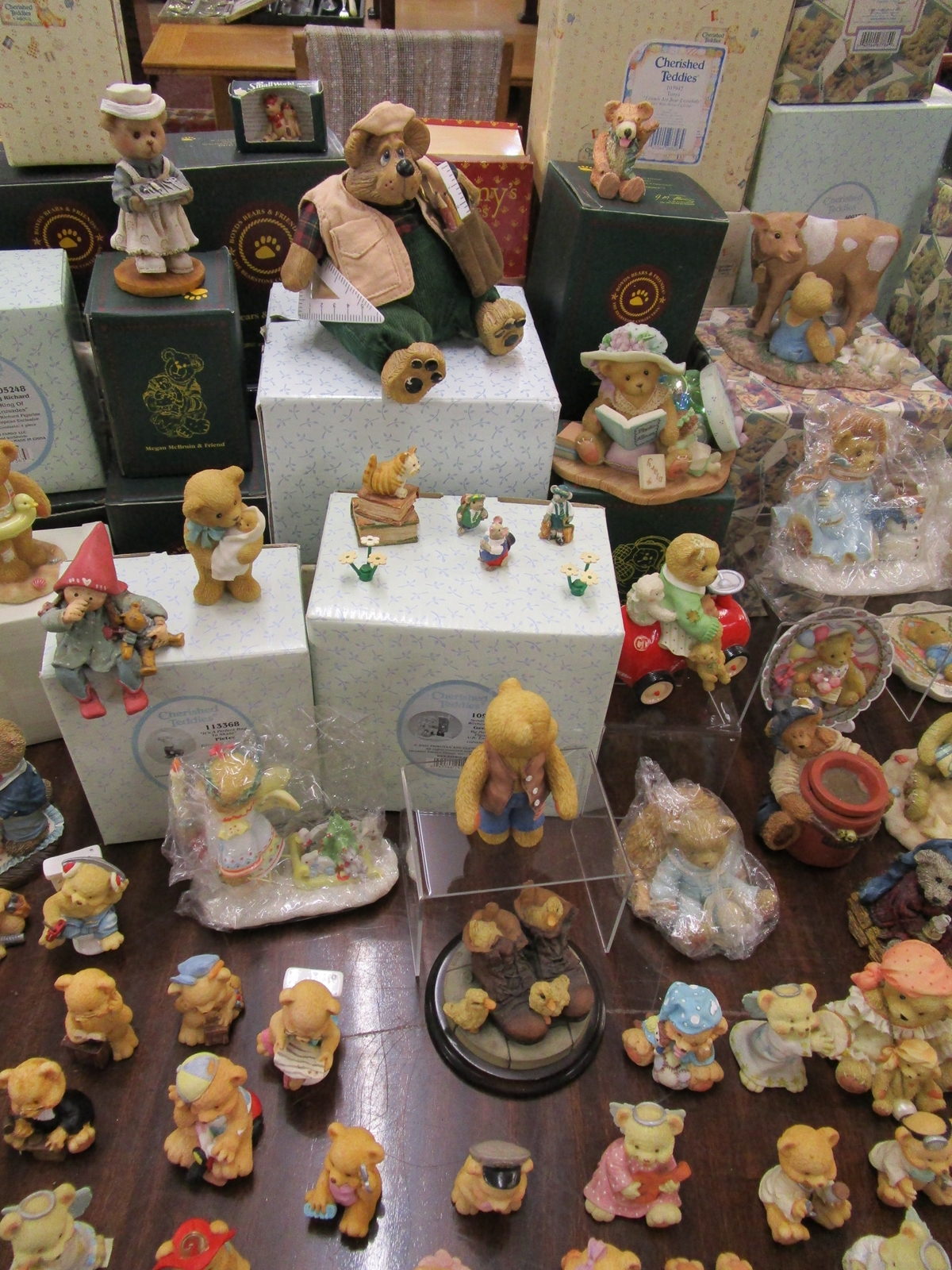 Huge collection of Cherished Teddies, Peter Fagan’s Bear and Me, Annekabouke Gnomy's Diaries etc. - Image 2 of 14