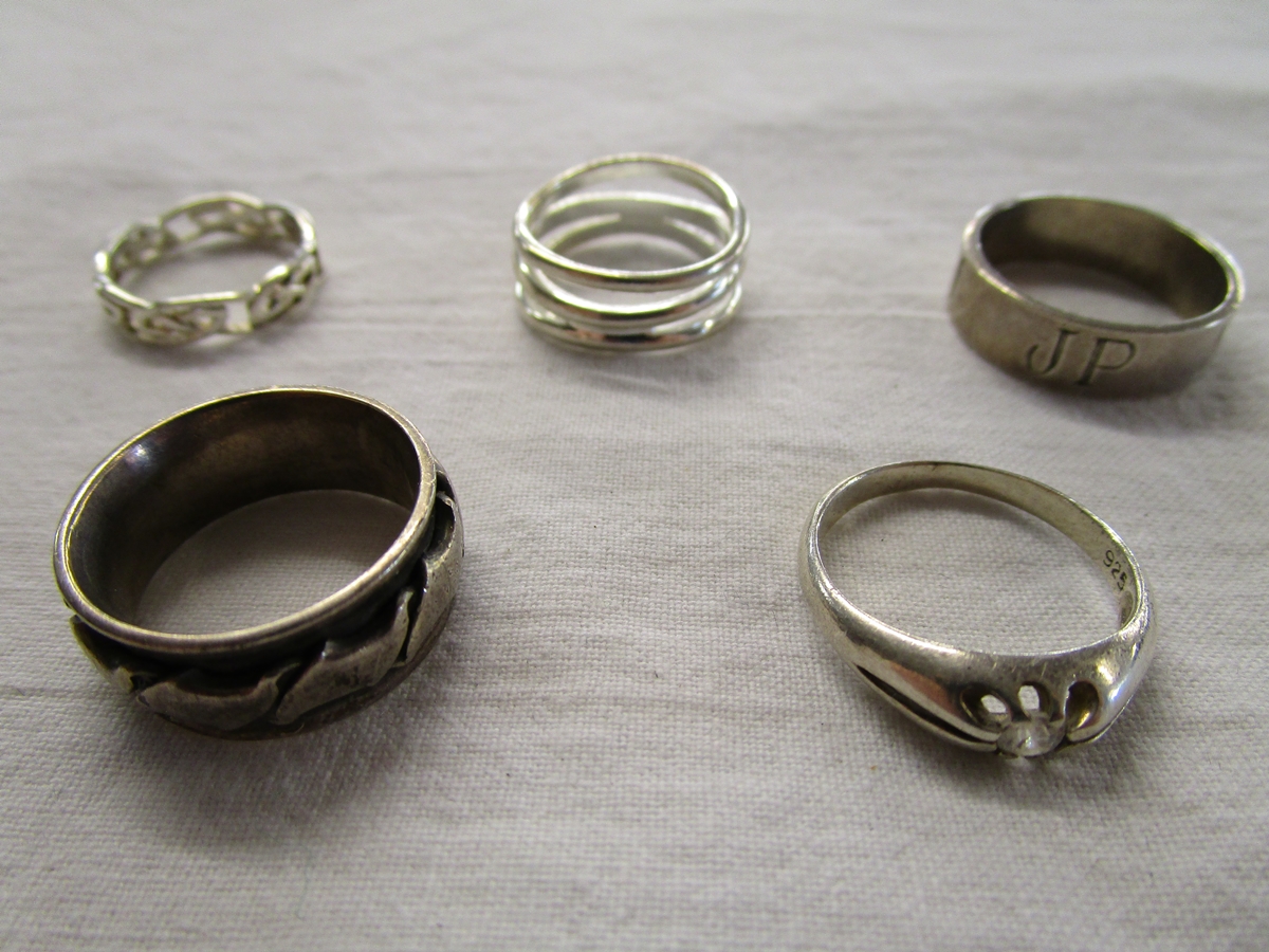 5 silver rings