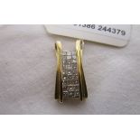 14ct gold pendant with 27 diamonds