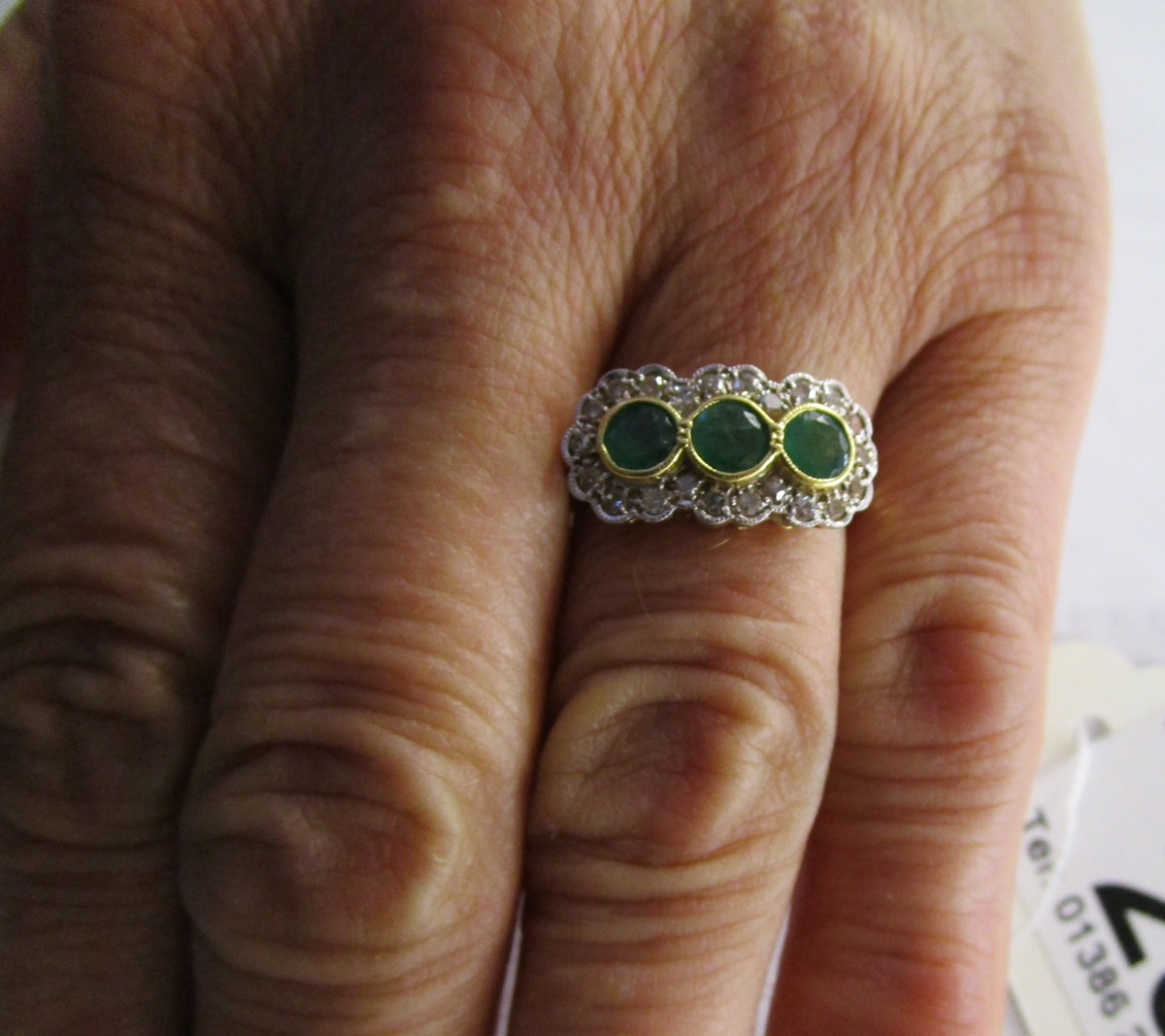 18ct diamond and emerald ring - Image 2 of 5