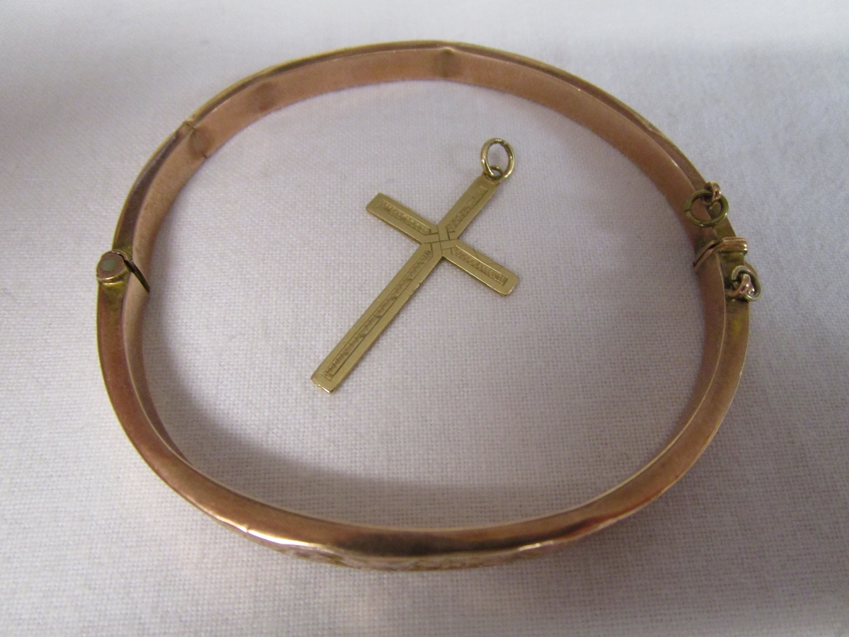 Gold bracelet & crucifix - Approx 7g