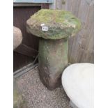 Good antique staddle stone with top - H: 92cm