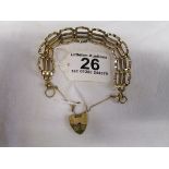 Gold gate bracelet with heart clasp - Approx 16g
