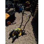 Petrol lawn edger - Working