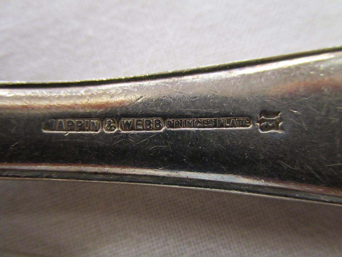 2 silver handled shoe horns together with Mappin and Webb Princess Plate scissors - Image 2 of 3