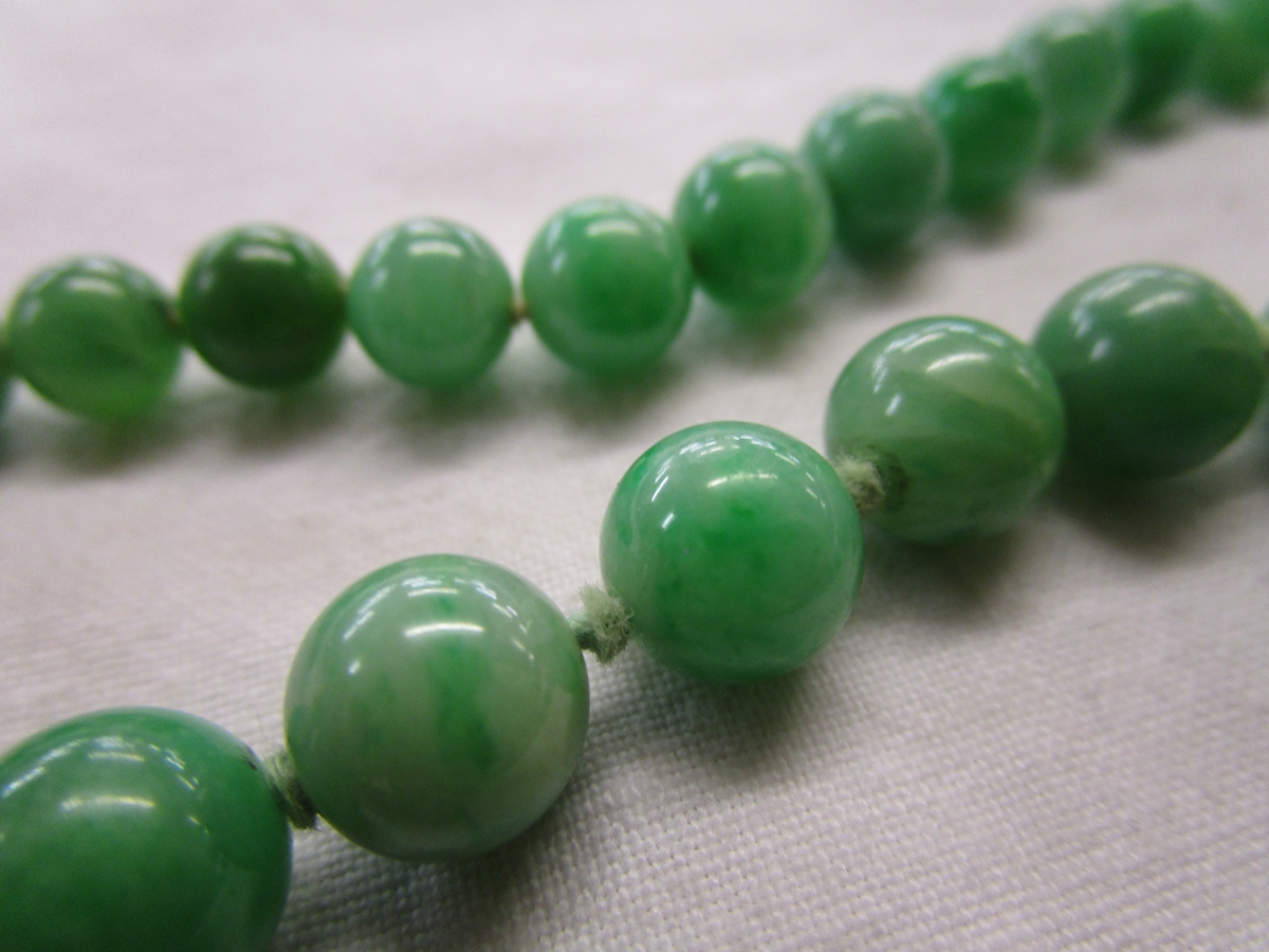 Jade beaded necklace, bracelet etc - Image 4 of 11