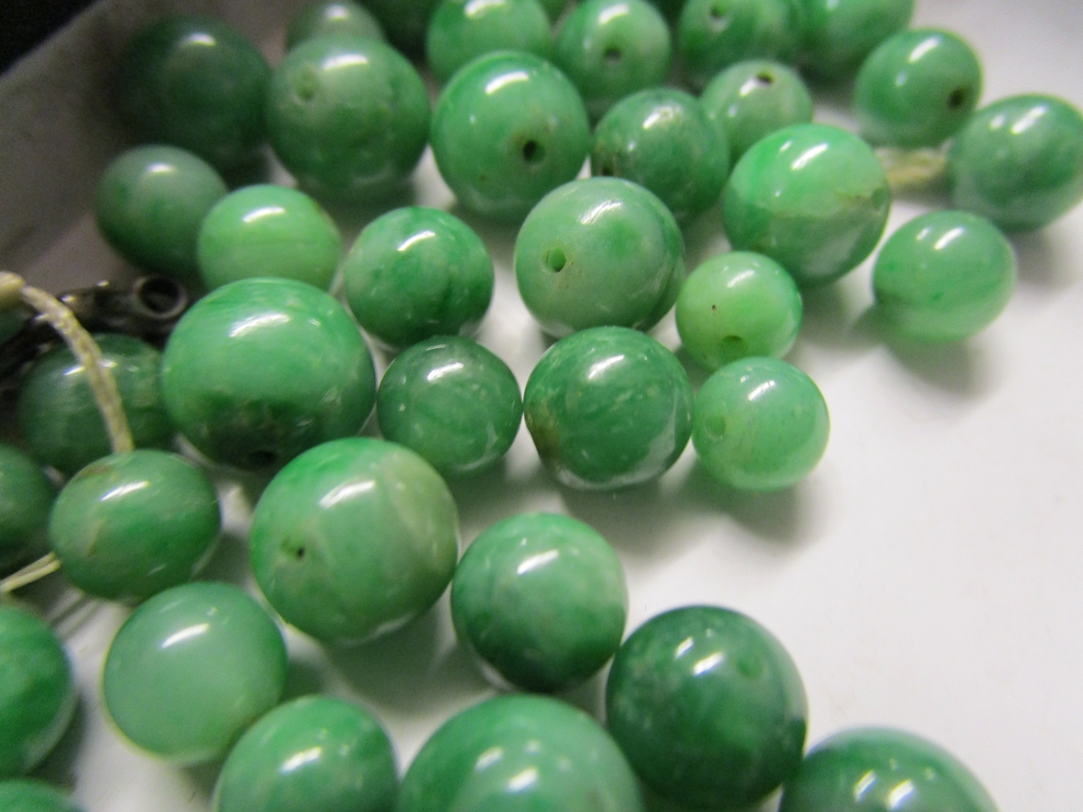 Jade beaded necklace, bracelet etc - Image 7 of 11