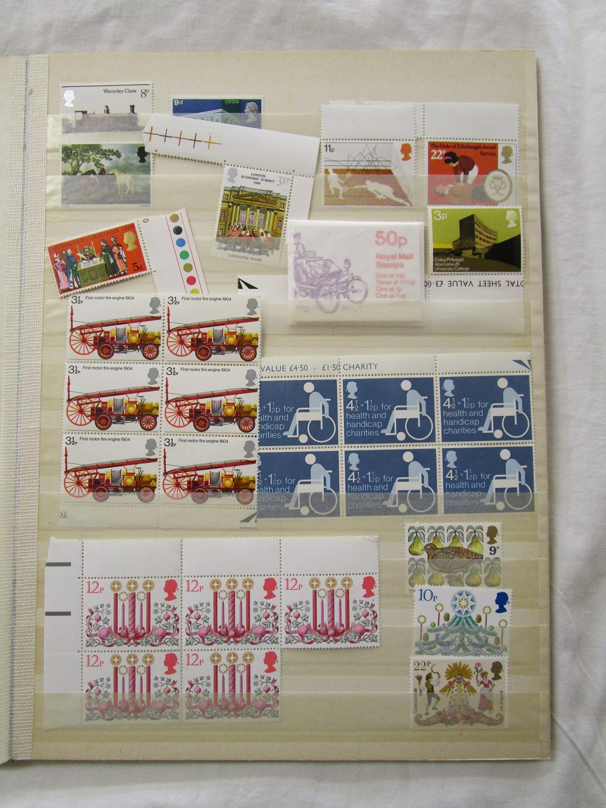 Stamps - 2 stockbooks of over 500 UK mint stamps - Many 1st classincluding strips - Image 10 of 17
