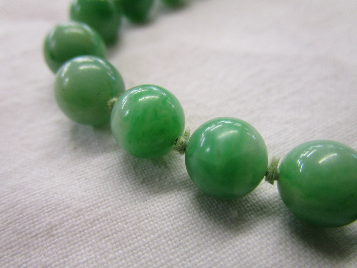 Jade beaded necklace, bracelet etc - Image 3 of 11