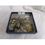 Small tray of collectables to include silver thimbles