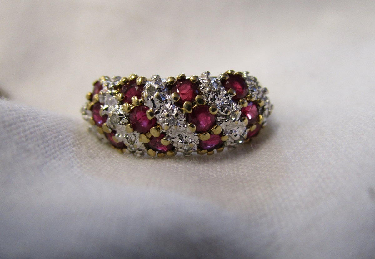 Gold ruby and diamond set ring - Image 4 of 6