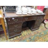 Victorian oak desk with drop leaf to rear