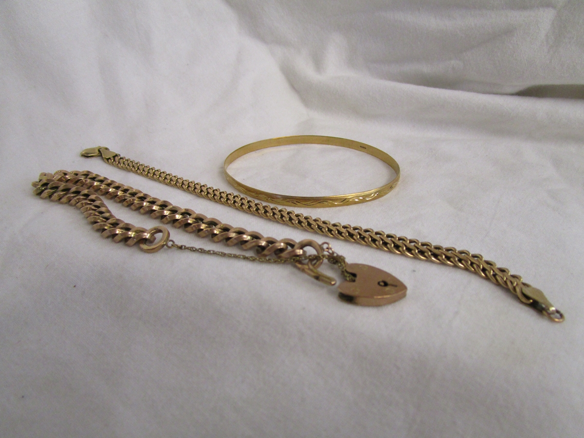 2 gold bracelets and gold bangle - Weight 23g