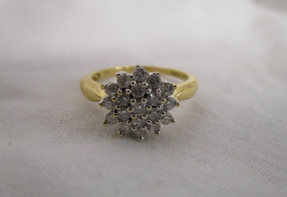 18ct gold and diamond cluster ring