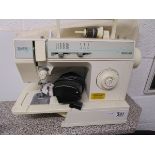 Electric Singer sewing machine - Working