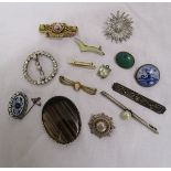 Collection of brooches to include silver