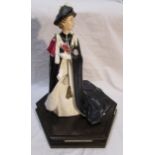 Royal Worcester figurine 'Her Majesty Queen Elizabeth II' - L/E 132 of 250