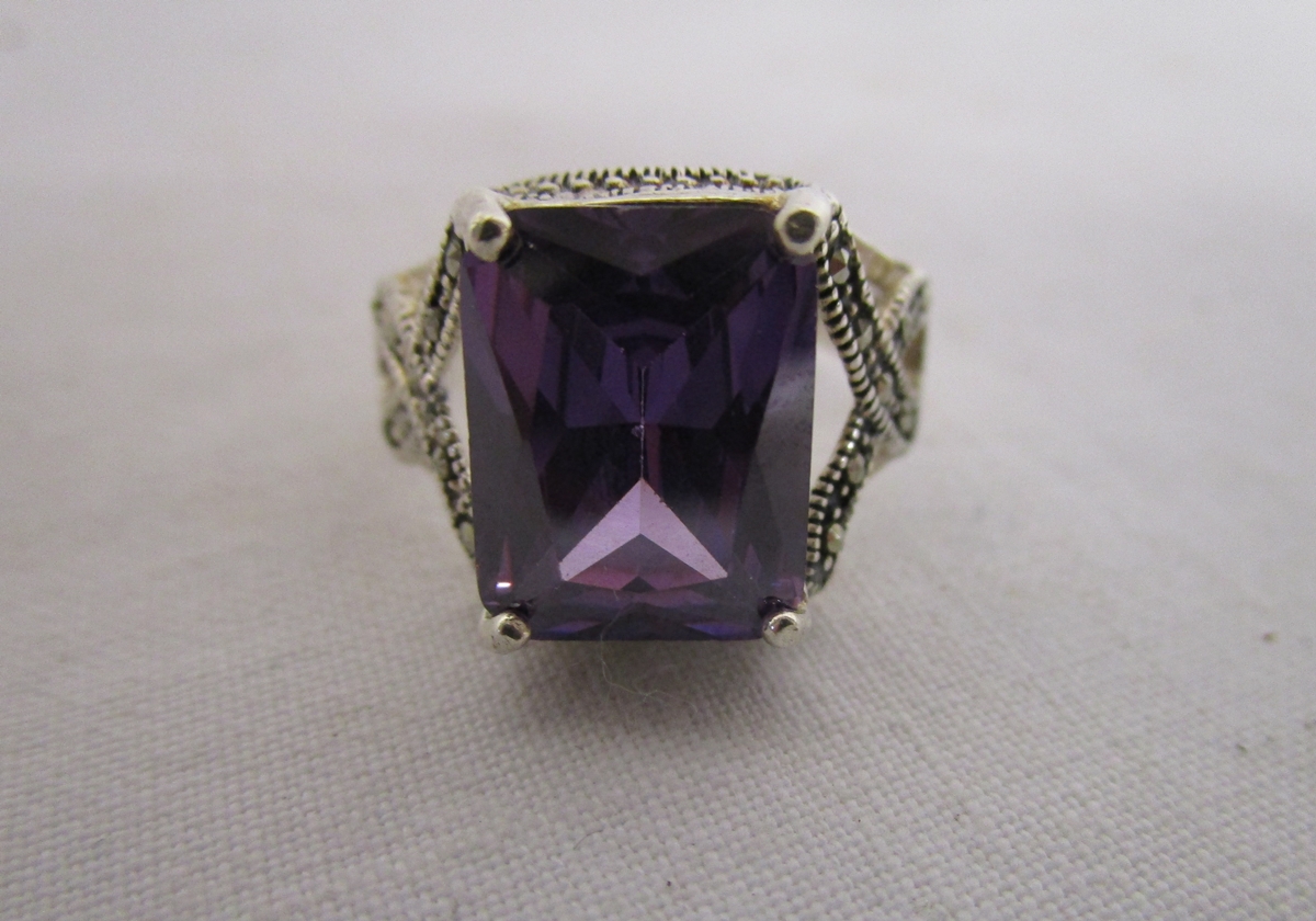 Silver & amethyst set ring