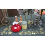 Collectables to include candlesticks & horse brasses