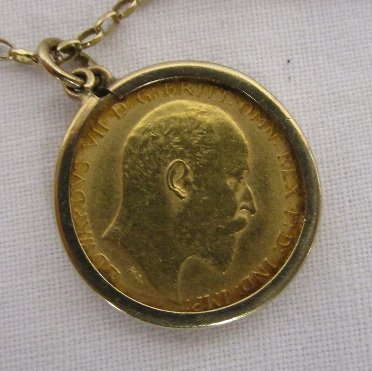 Half sovereign dated 1903 - With pendant holder and 9ct chain