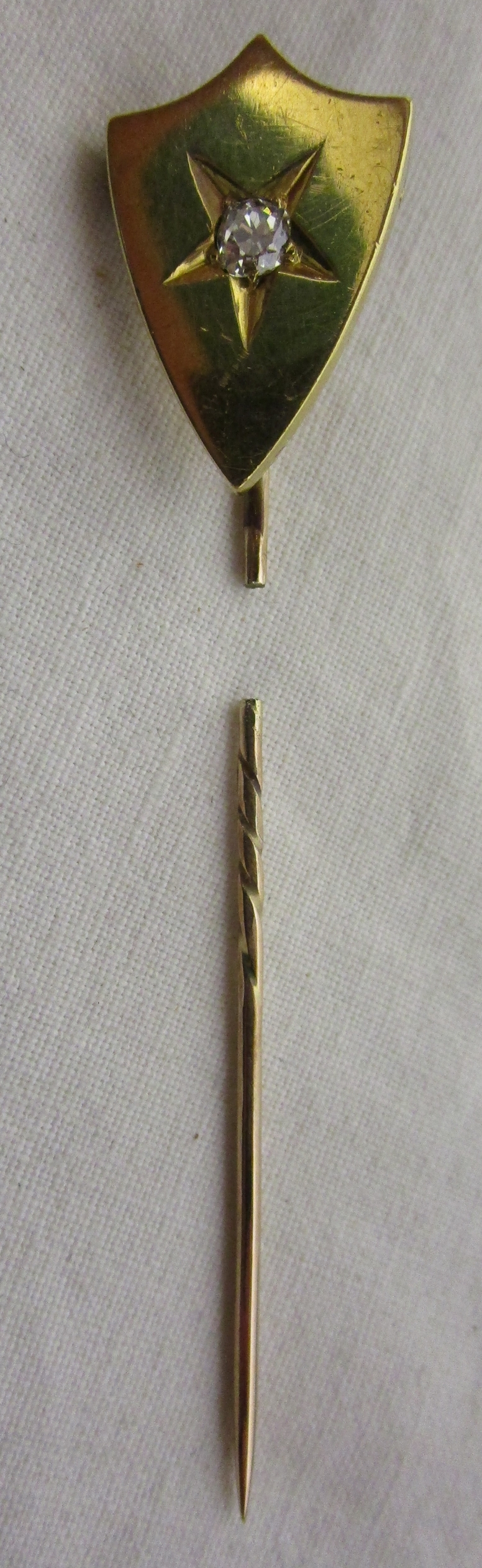 Gold tie pin set with large diamond A/F - Image 3 of 3