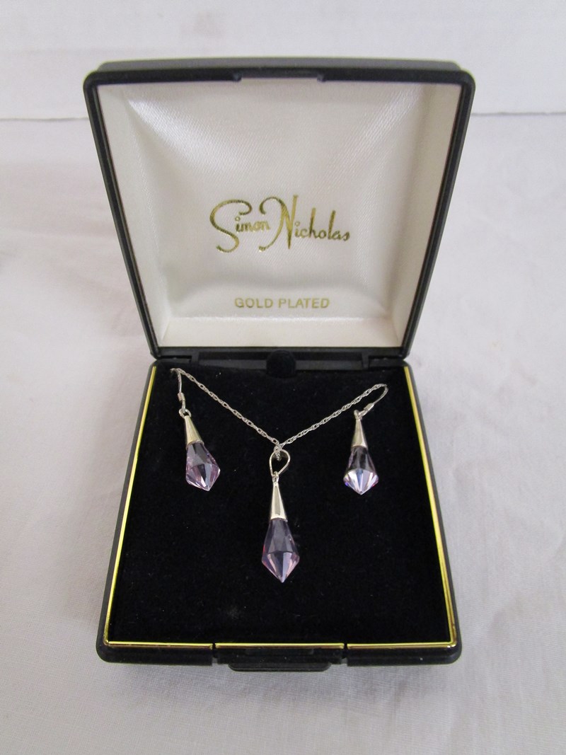 Silver & amethyst pendent with matching earrings
