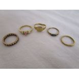 5 gold rings to include 3 stone set