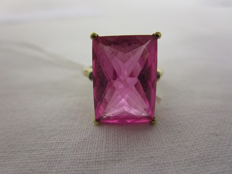 Gold, diamond and pink beryl (morganite) ring