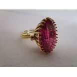 23 carat synthetic ruby ring set in 18ct gold - Circa 1950’s