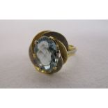 18ct gold aqua marine set ring = Ring is size O