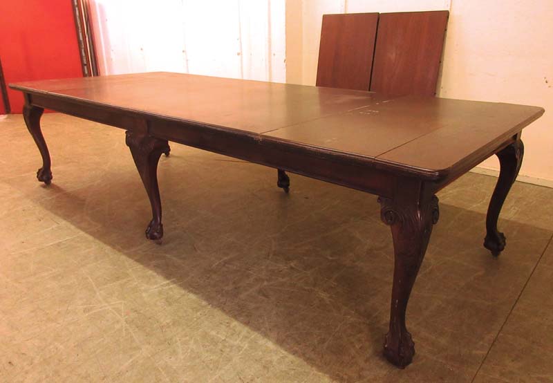 an early 20th century mahogany extending dining table with wind out mechanism on cabriole legs with - Image 2 of 3