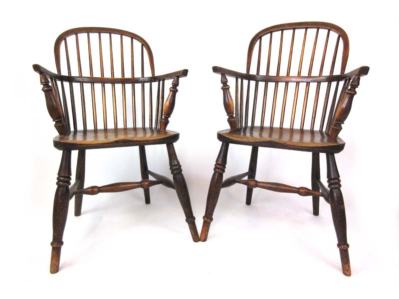 A pair of 19th century ash and elm Windsor chairs, the comb backs on turned legs and stretchers, h.