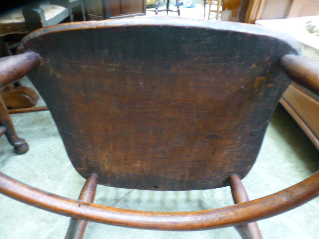 A 19th century oak and elm comb back Windsor chair with turned front legs and stretchers, h. - Image 3 of 8