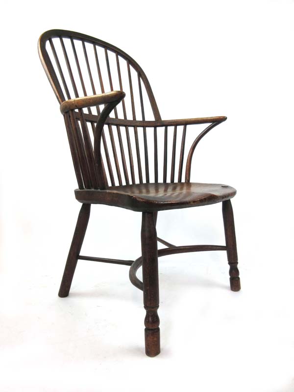 A 19th century oak and elm comb back Windsor chair with turned front legs and stretchers, h. - Image 2 of 8